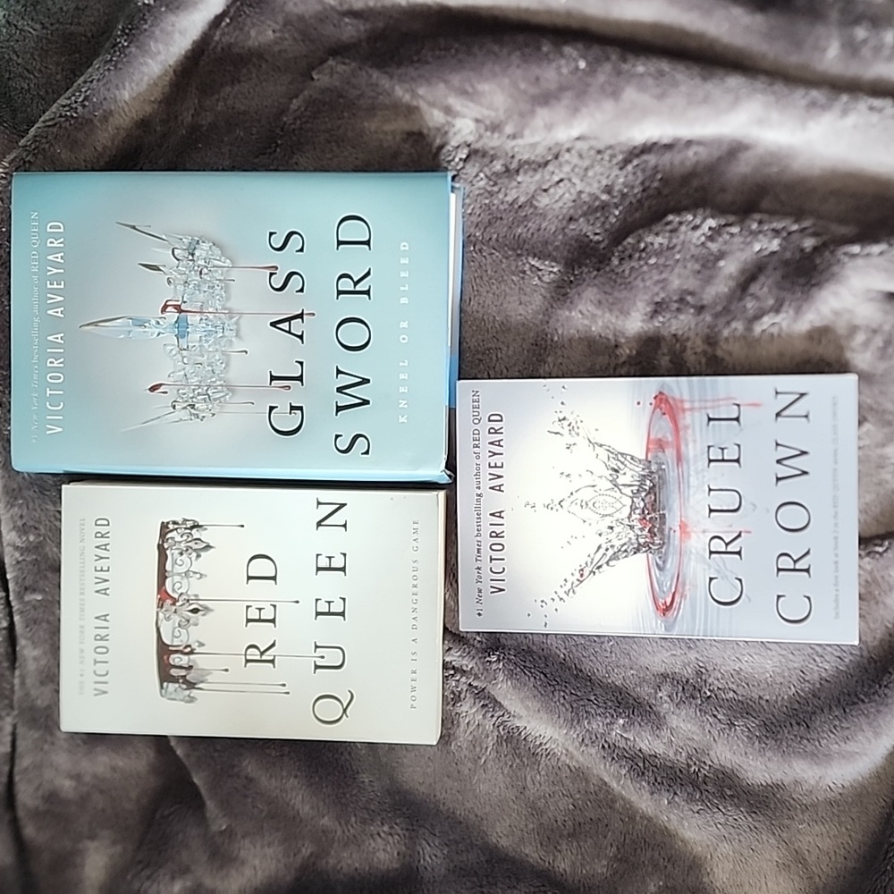 Victoria Aveyard books (3)